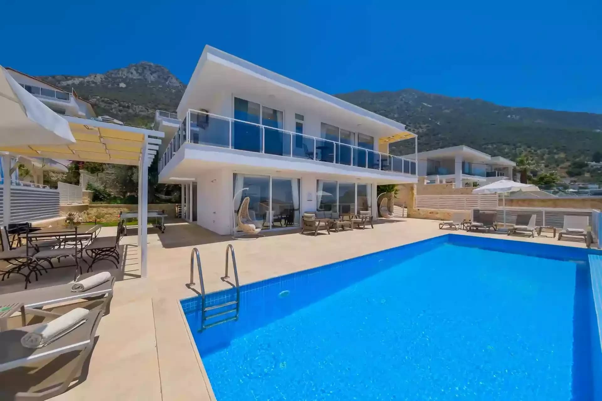 Villa Lumiere 2 2