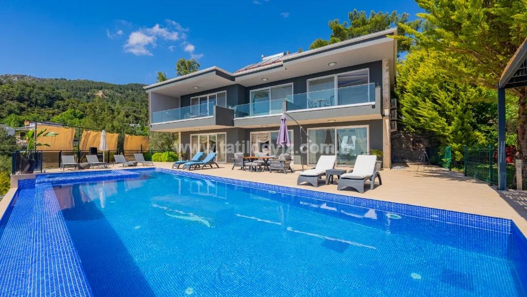 Villa Velaris